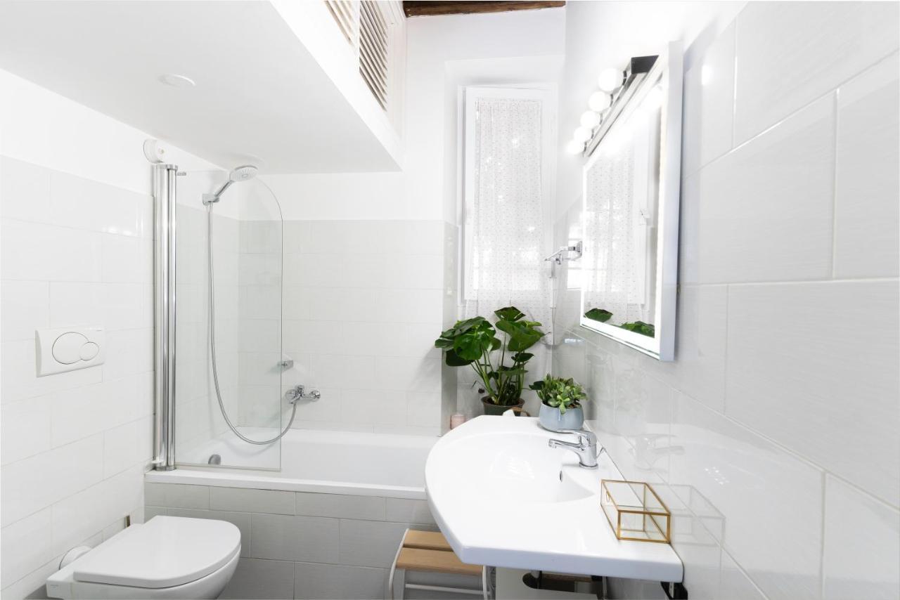 Quiet Trevi Fountain Apartment With Patio And Backyard Roma Esterno foto