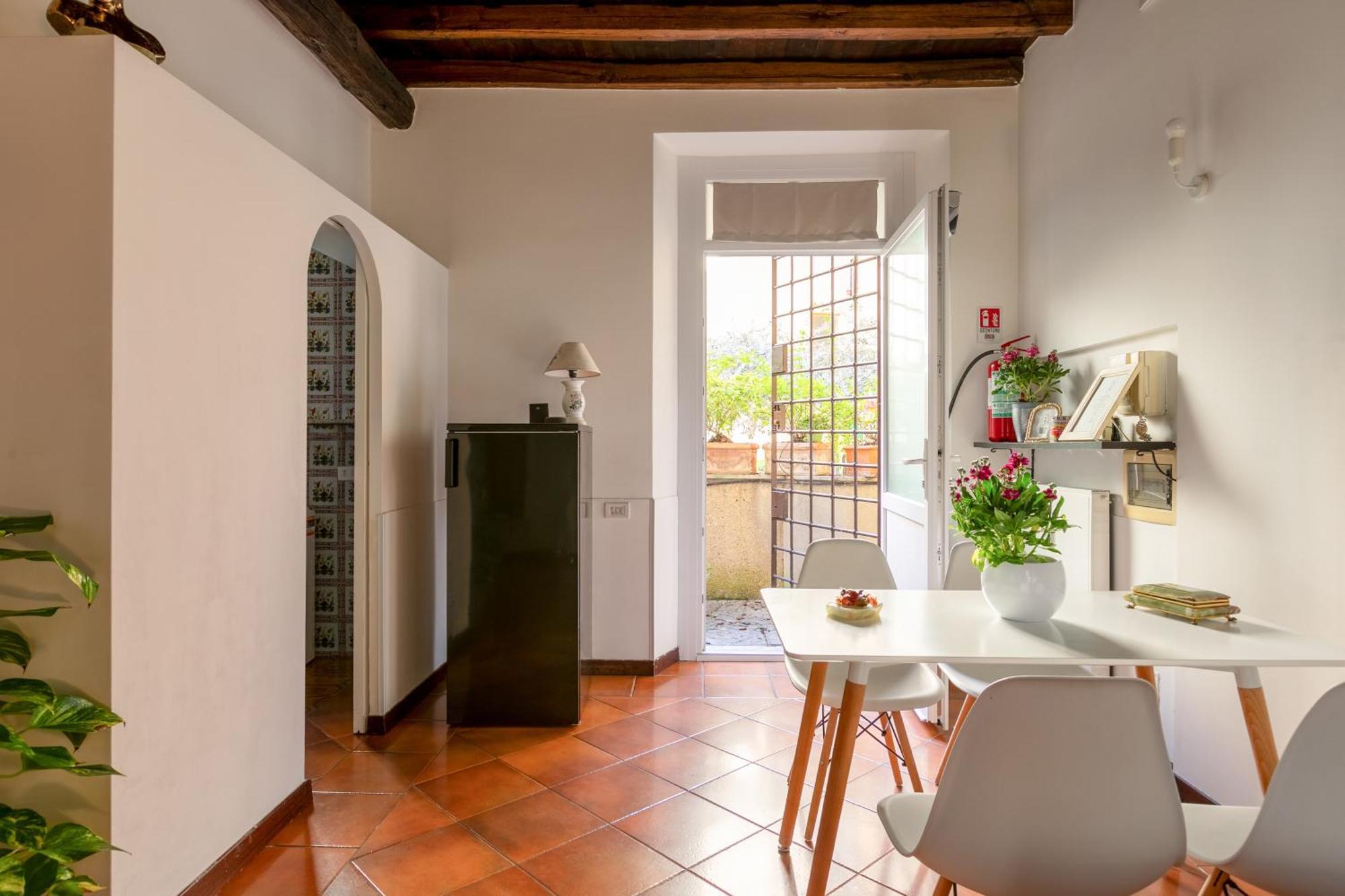 Quiet Trevi Fountain Apartment With Patio And Backyard Roma Esterno foto