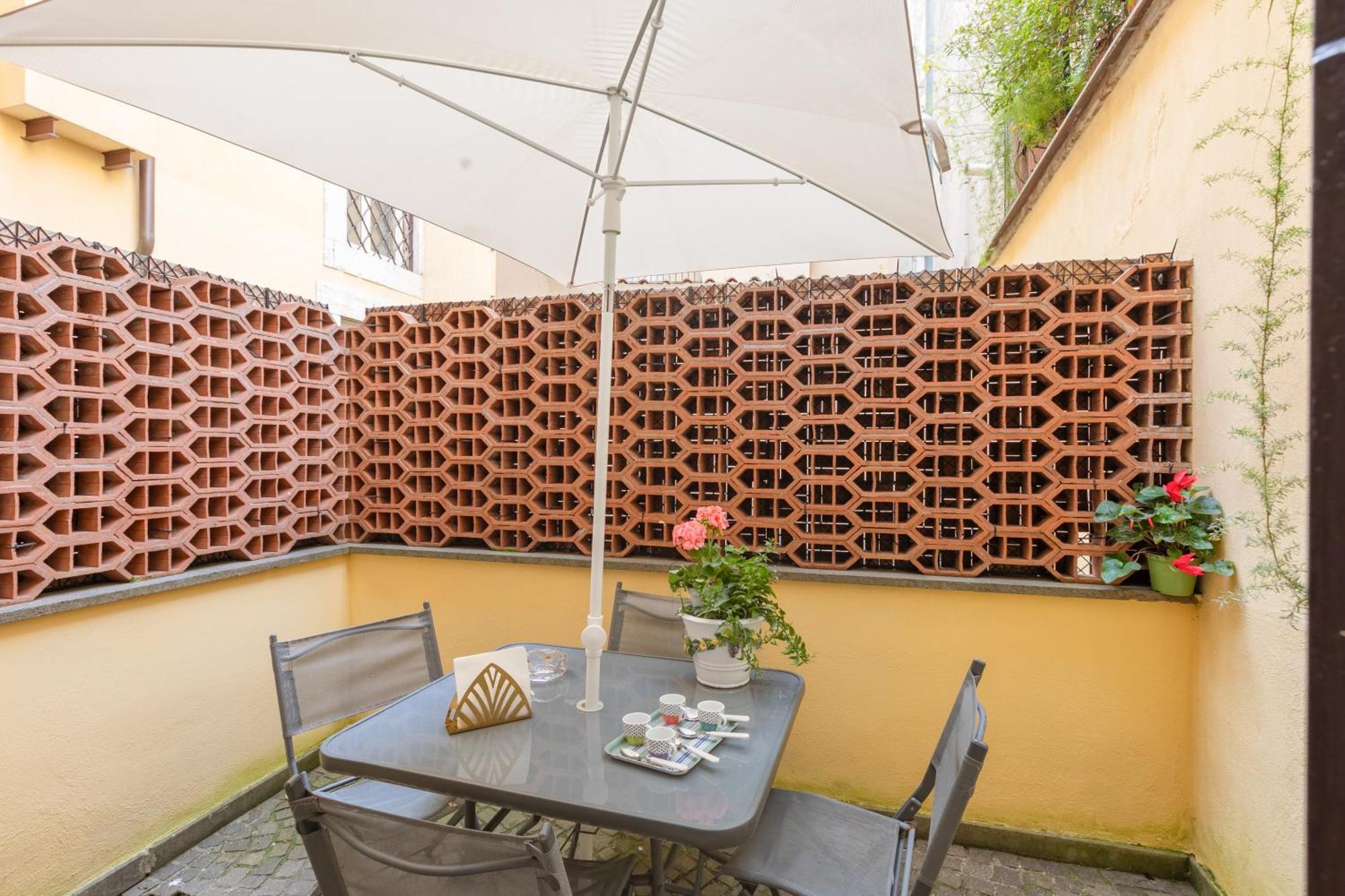 Quiet Trevi Fountain Apartment With Patio And Backyard Roma Esterno foto