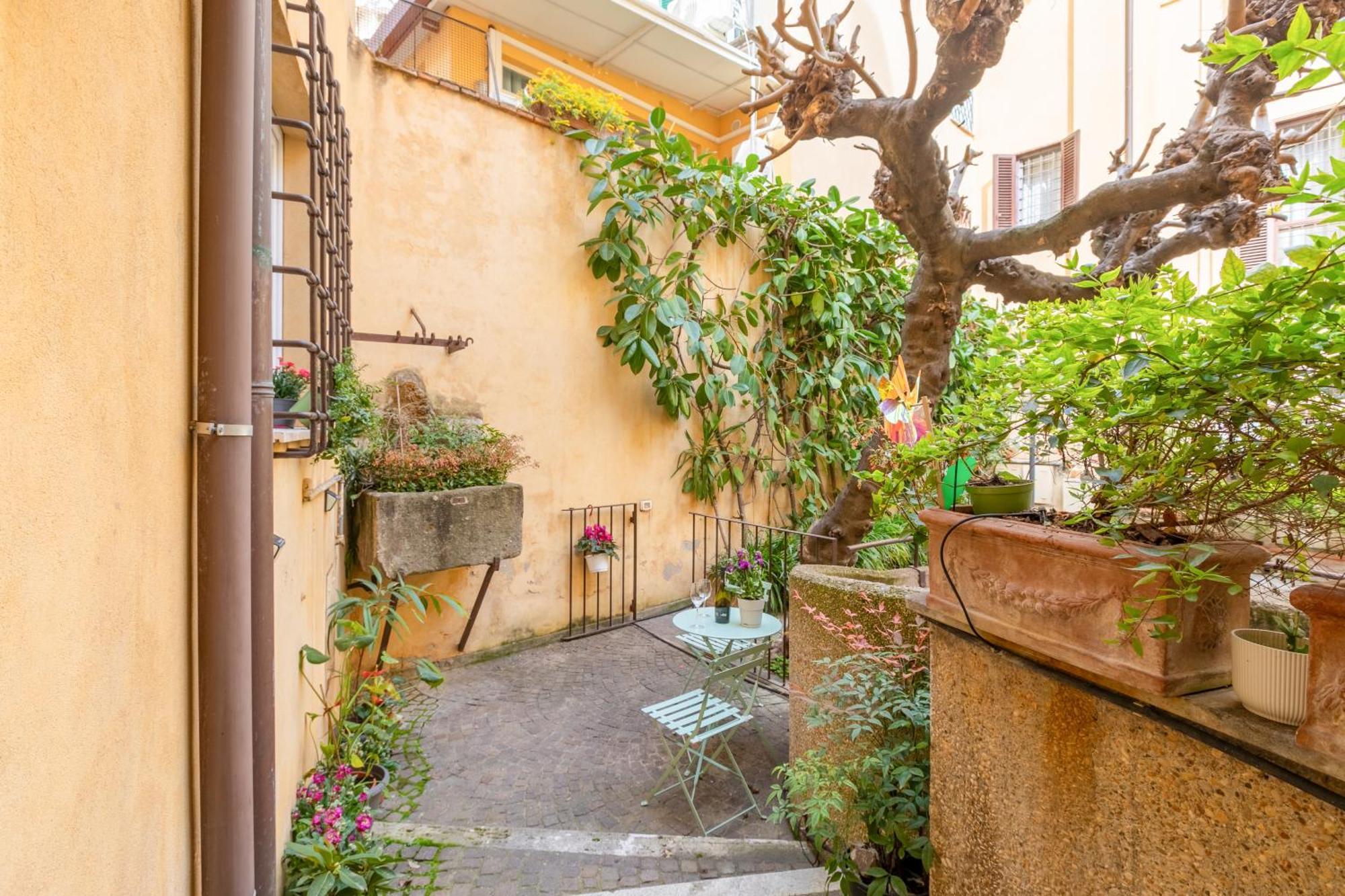 Quiet Trevi Fountain Apartment With Patio And Backyard Roma Esterno foto