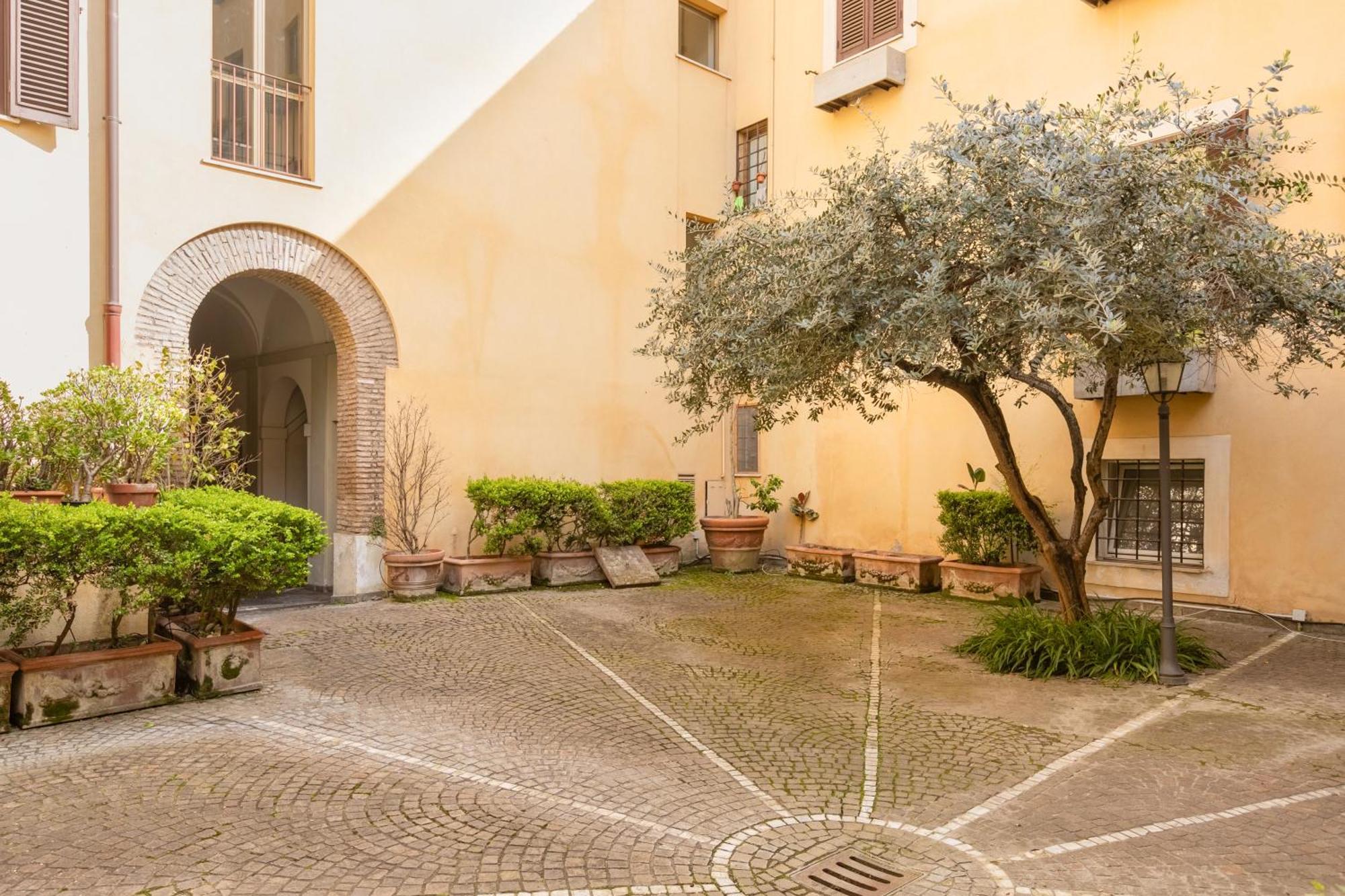 Quiet Trevi Fountain Apartment With Patio And Backyard Roma Esterno foto